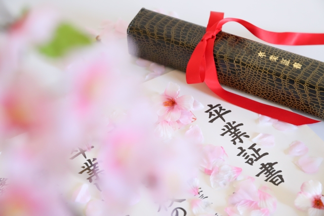 卒業式にカジュアルは失礼？カジュアル寄りでも浮かない服装