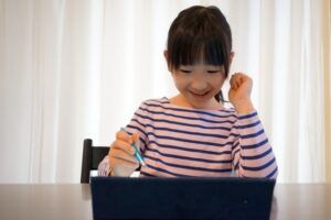 家庭学習 vs 学研｜家で学ぶのと通うのはどっちがいい？
